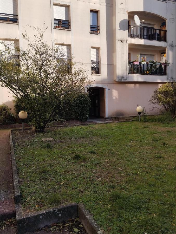 Le Beau Refuge Parisien De Cergy - Parisian Modern Flat At Cergy Bed & Breakfast Екстериор снимка